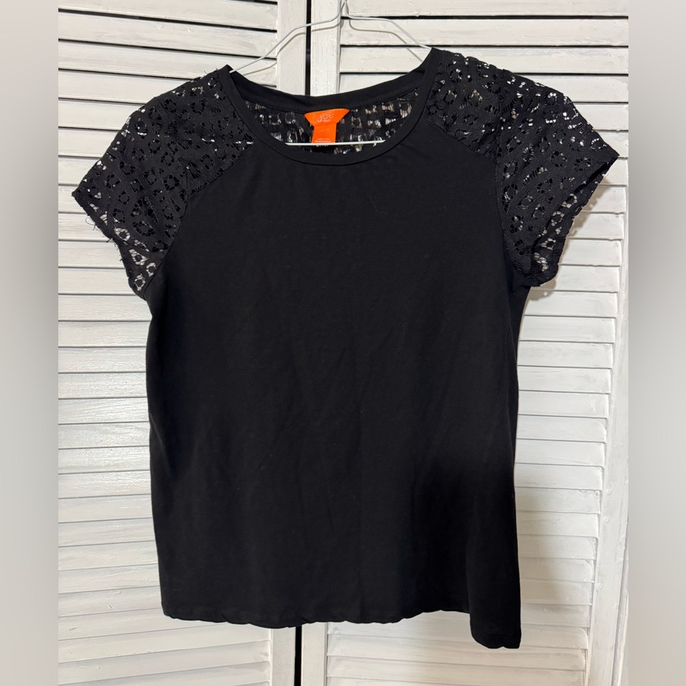Joe Short Sleeve Top with Lace Shoulders